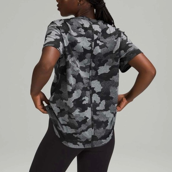 LULULEMON All Yours Short Sleeve Training Tee Womens 2 Black Gray Camo Print - Picture 2 of 8